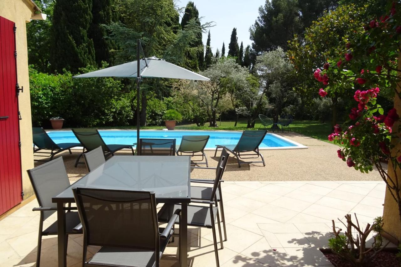 فيلا The Blue Tit - Private Swimming Pool LʼIsle-sur-la-Sorgue المظهر الخارجي الصورة
